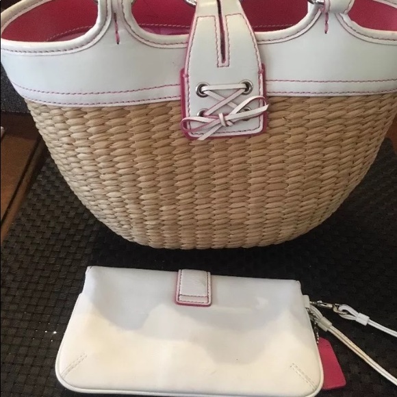 Coach white flower bucket strawWristlet wallet SET - Picture 6 of 8